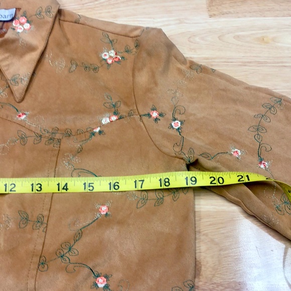 Dressbarn size 6 button down - Picture 7 of 13